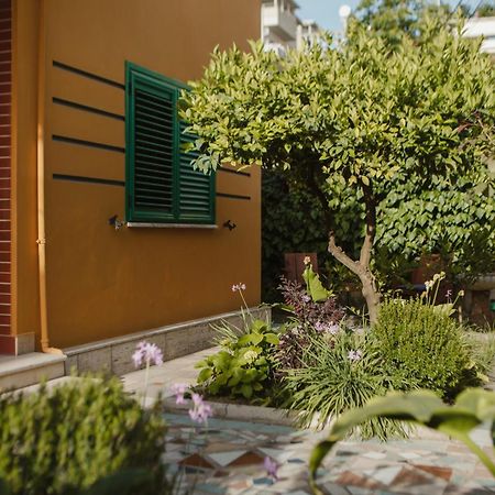 Rare Durres Apartment With Private Parking & Garden Bagian luar foto