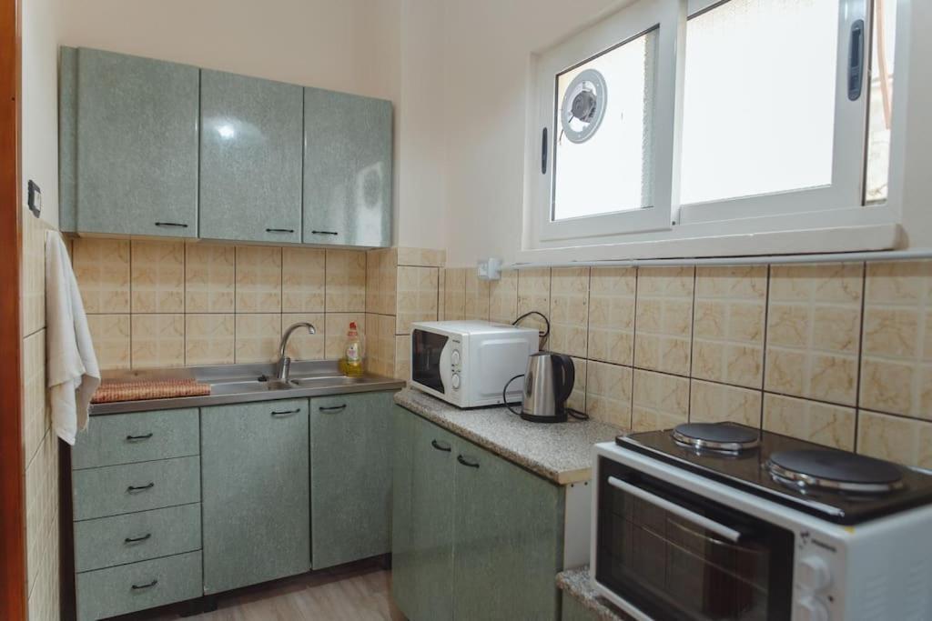 Rare Durres Apartment With Private Parking & Garden Bagian luar foto