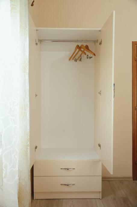 Rare Durres Apartment With Private Parking & Garden Bagian luar foto