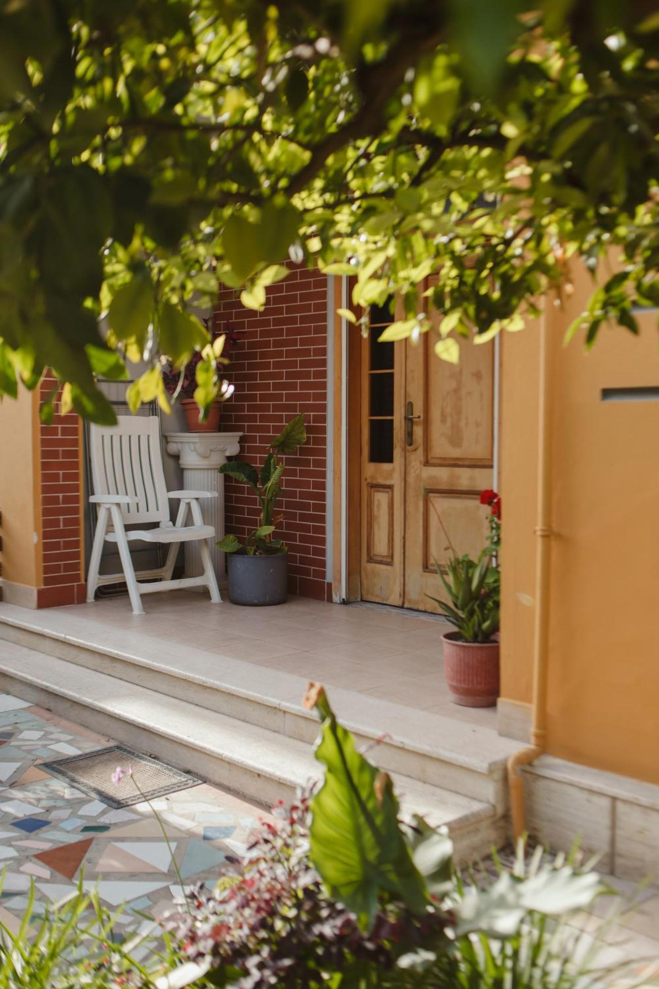 Rare Durres Apartment With Private Parking & Garden Bagian luar foto